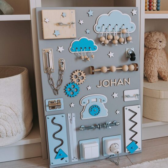 Vertikāls aktivitāšu dēlis -ZILS 60x40 cm 